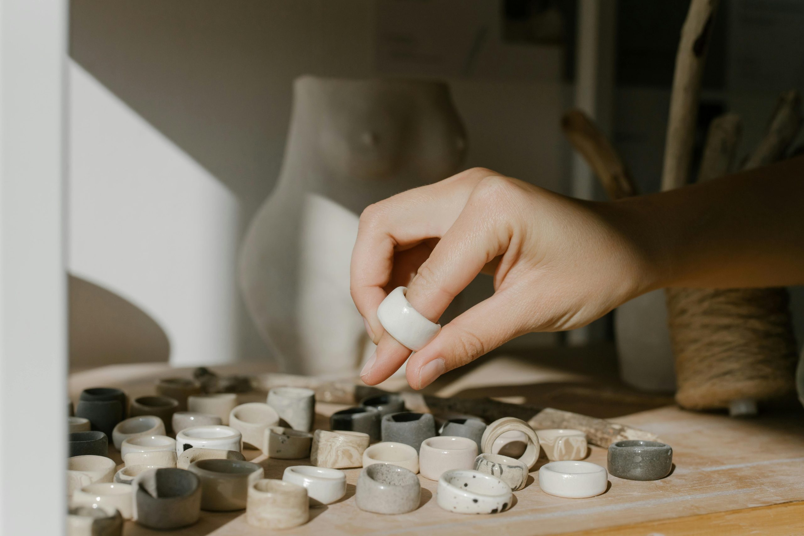 Pourquoi choisir des bijoux en porcelaine ? savoir-faire artisanale